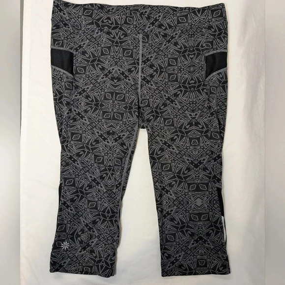 Athleta Cairo Bare to Run cropped Capri leggings black and grey, size L - Picture 1 of 7